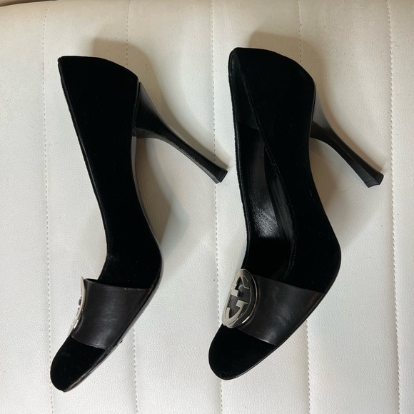 GUCCI Black Velvet Pumps with Large GG Emblem - Size 7 1/2 - Picture 3 of 5